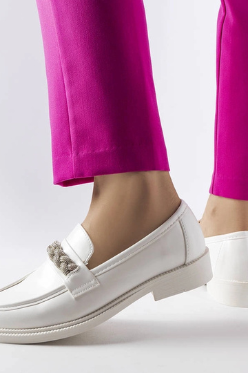 Mocassins brancos decorados com strass Montreal 2