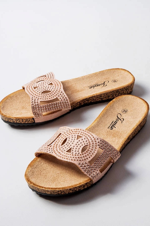 Chinelos rosa decorados com strass...