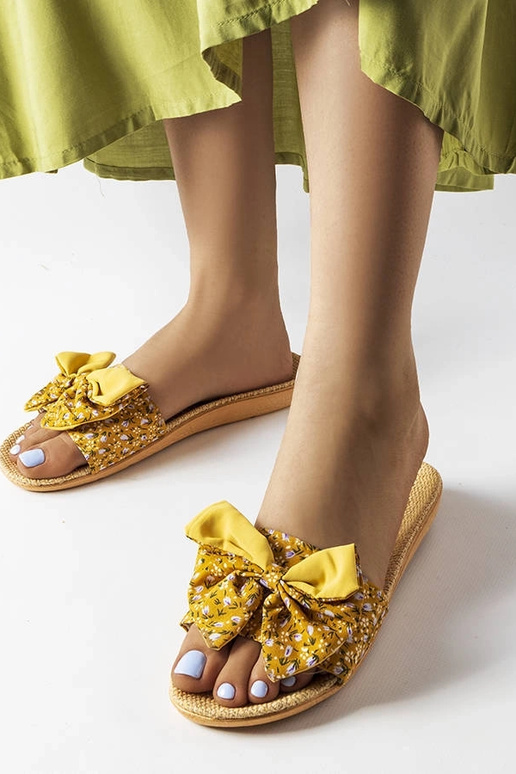 Chinelos amarelos com laço, "Tachel"