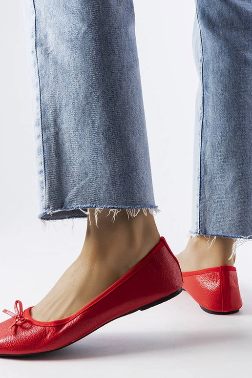 Sapatilhas vermelhas com laço...