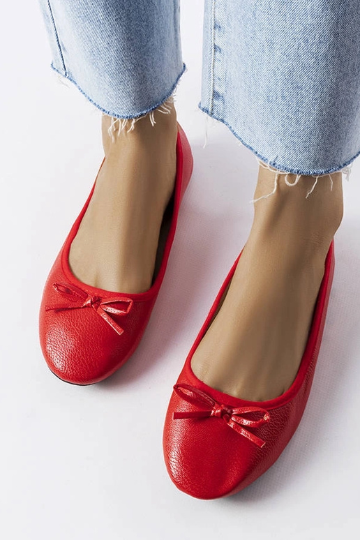 Sapatilhas vermelhas com laço...