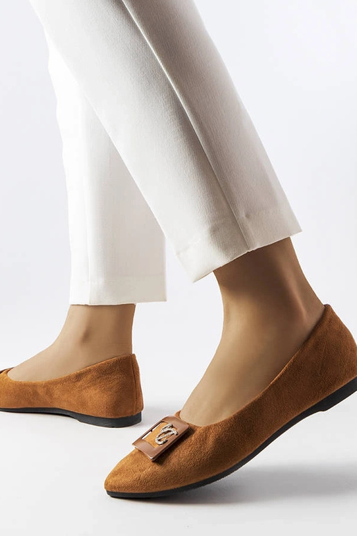 Sapatilhas marrons decoradas com...