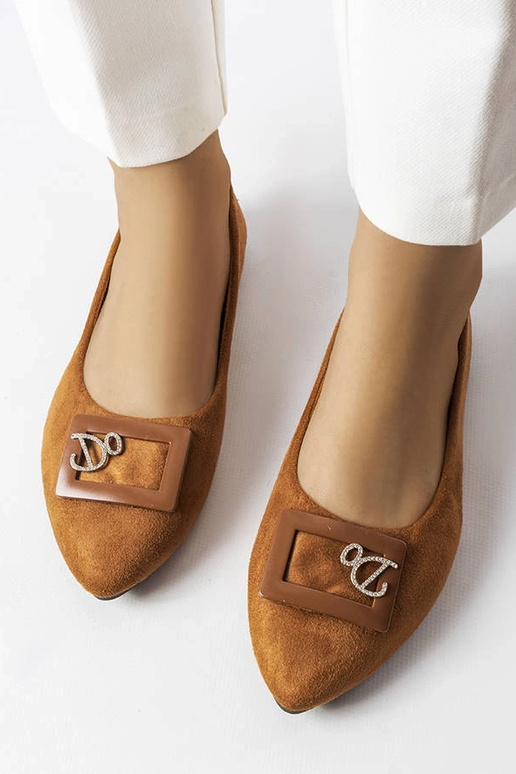 Sapatilhas marrons decoradas com...