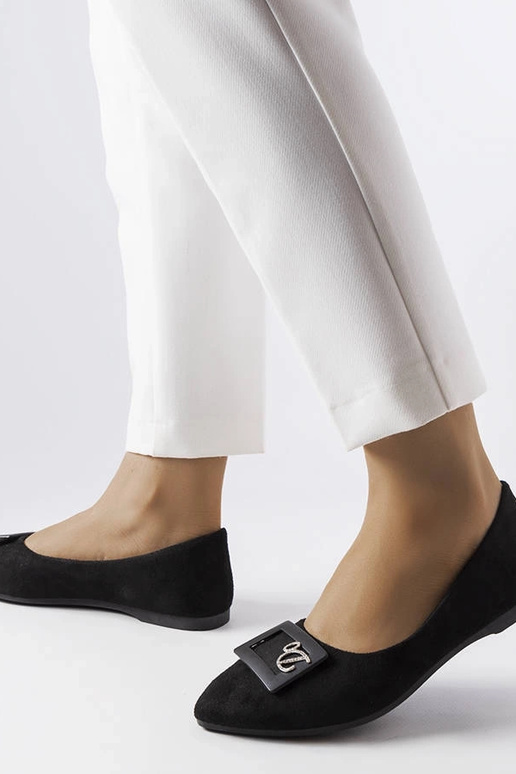 Sapatilhas pretas decoradas com...