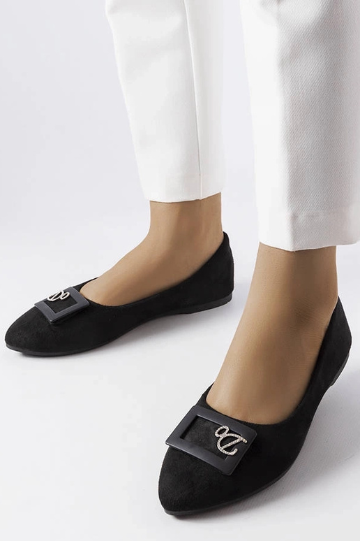 Sapatilhas pretas decoradas com...