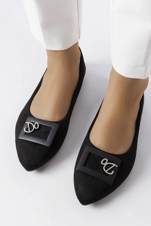 Sapatilhas pretas decoradas com...