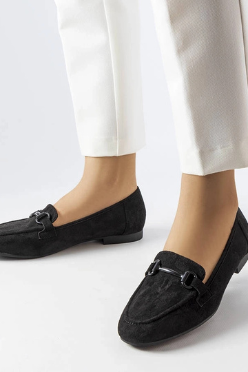 Mocassim feminino de camurça preta com fivela Hinkle