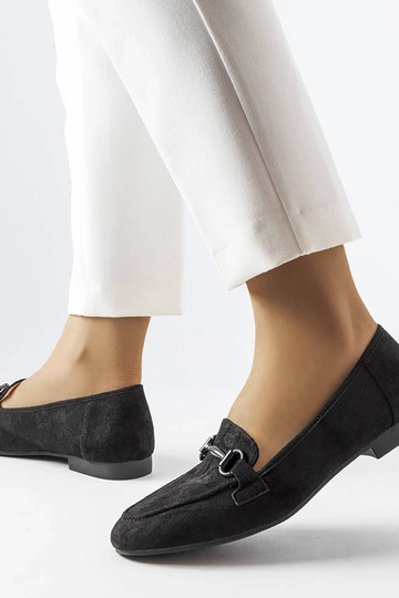 Mocassim feminino de camurça preta com fivela Hinkle 2
