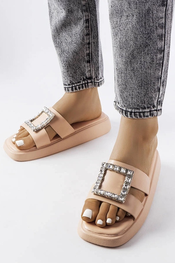 Chinelos bege com zircões... 2