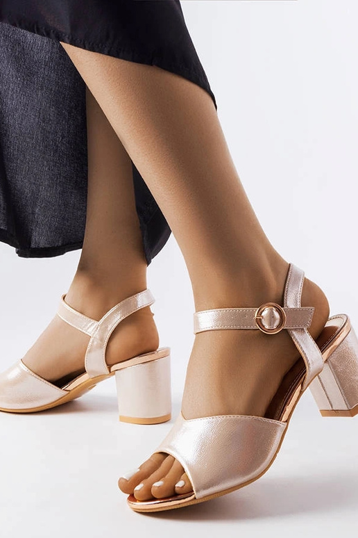 Sandálias de Salto Alto Vinceza Gold