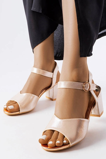 Sandálias de Salto Alto... 2