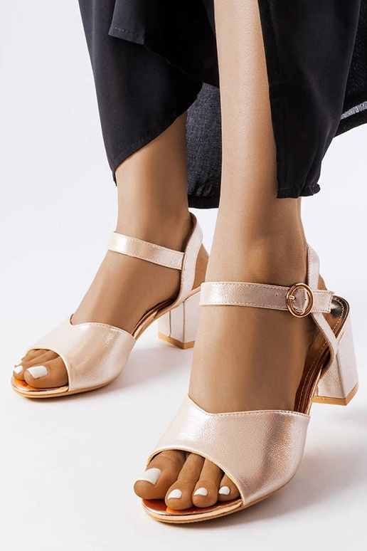 Sandálias de Salto Alto Vinceza Gold
