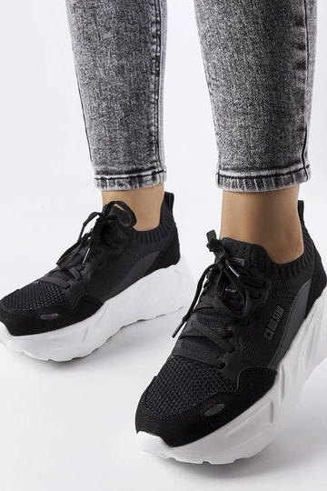 Tênis pretos, "Big Star...