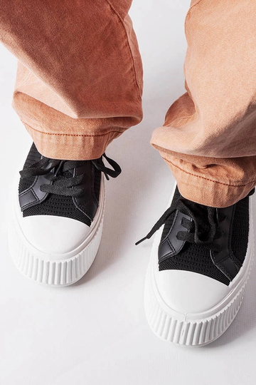 Tênis de tecido preto na... 2