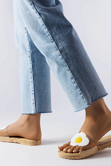 Chinelos transparentes...