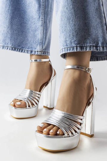 Sandálias Ariande de salto...