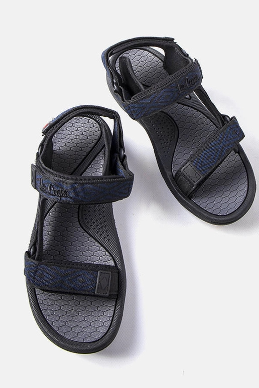 Sandálias esportivas pretas...