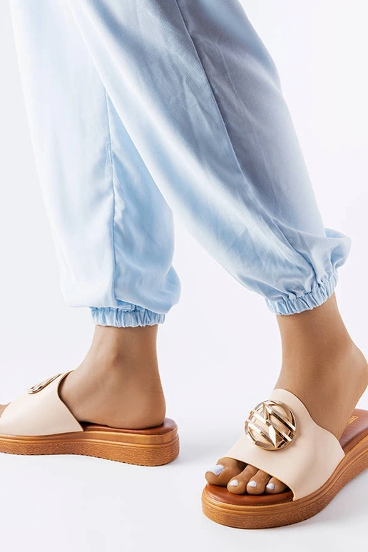 Chinelos plataforma bege da Michelle