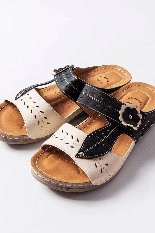 Chinelo preto com salto baixo Jolanta