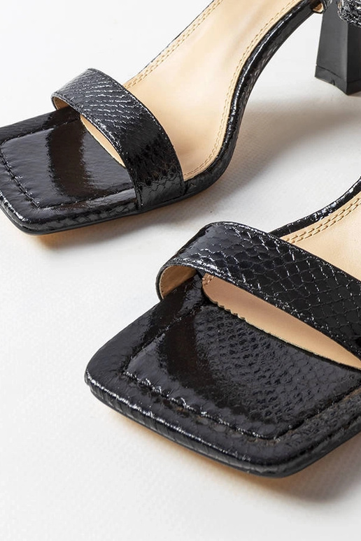 Sandália preta de salto alto Amalia