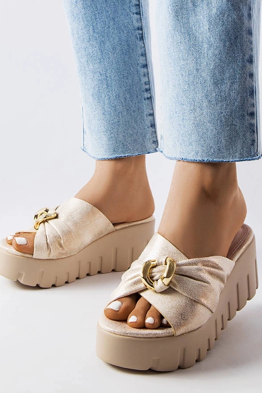 Sandálias femininas Laura Gold Wedge