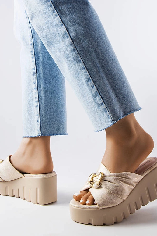 Sandálias femininas Laura Gold Wedge