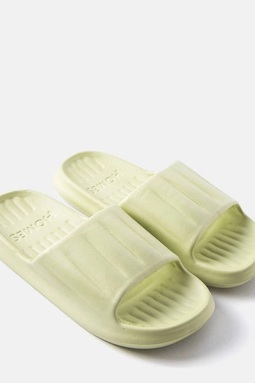 Chinelos verdes de piscina,...