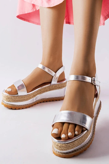 Sandálias prateadas de...