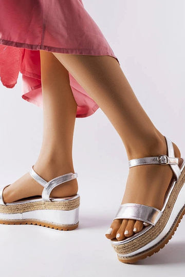 Sandálias prateadas de... 2