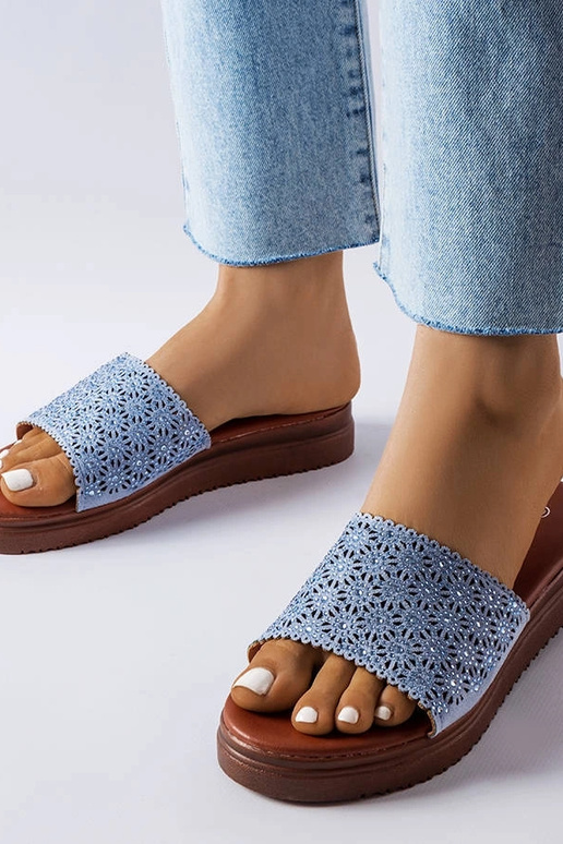 Slides azuis vazados com zircões Irvine