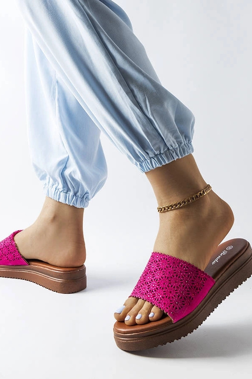 Mulas vazadas rosa escuro com zircões...