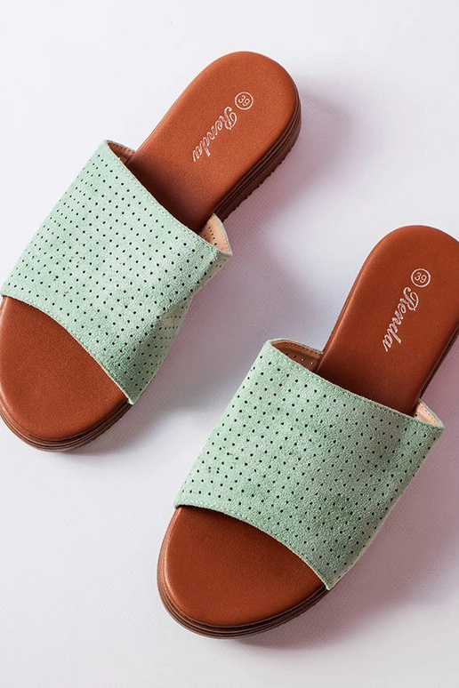 Chinelo verde com cabedal vazado Idabel