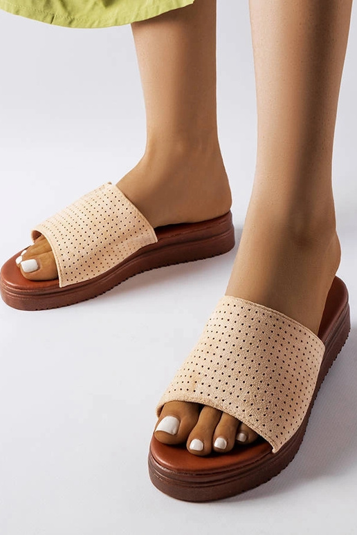 Chinelos bege com cano vazado, "Idabel"