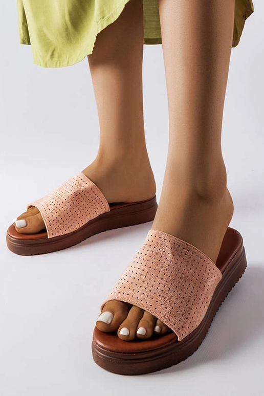 Chinelo rosa com cabedal vazado Idabel Chinelo rosa com cabedal vazado Idabel