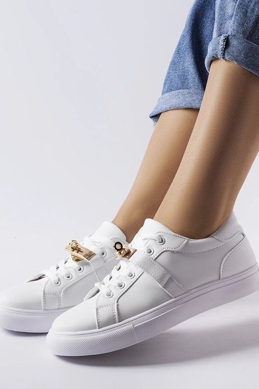 Tênis branco com detalhe dourado...