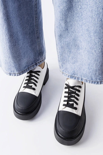 Sapatos baixos brancos Merico