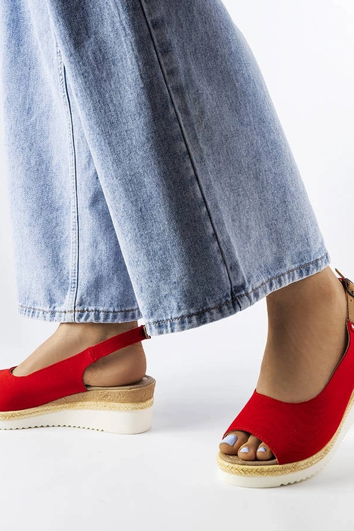 Sandálias vermelhas em plataforma,...