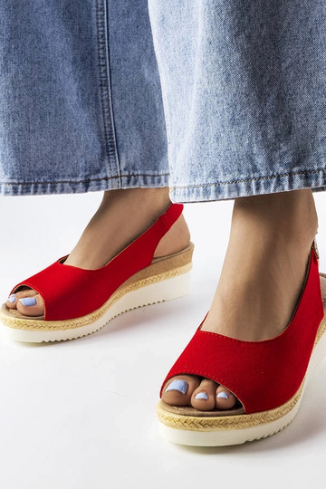 Sandálias vermelhas em... 2