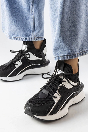 Tênis estilosos preto e...