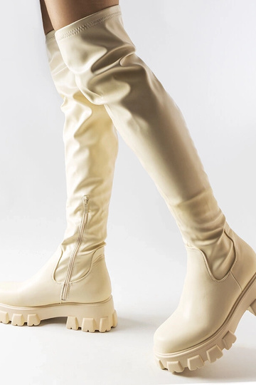 Botas acima do joelho em... 2