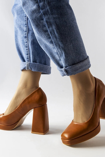 Sapatos de salto alto...