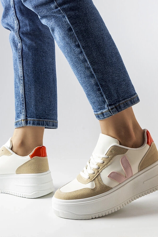 Ténis brancos com detalhe rosa,...