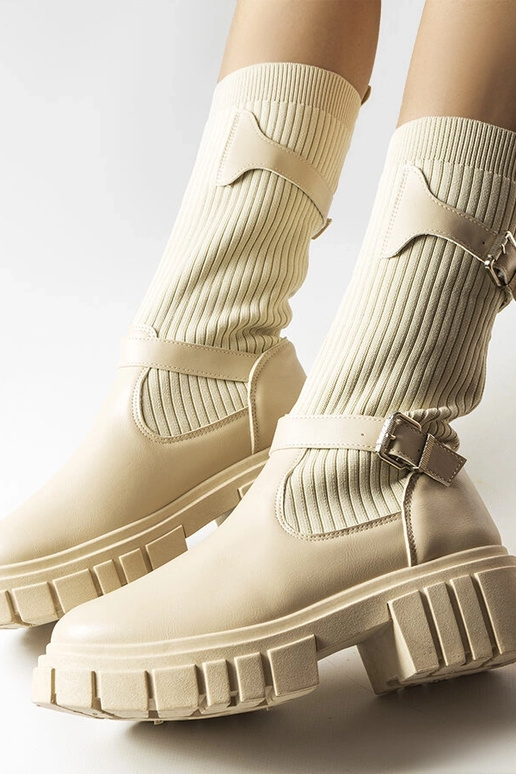 Botas bege estilosas com cano...