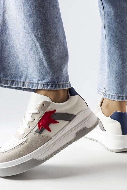 Ténis brancos com forro de camurça...