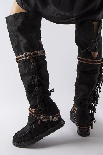 Botas pretas de cunha Novella 2