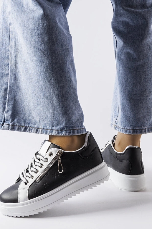 Tênis feminino preto com cadarço Romola