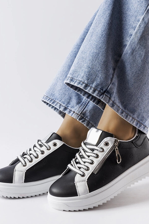 Tênis feminino preto com cadarço Romola