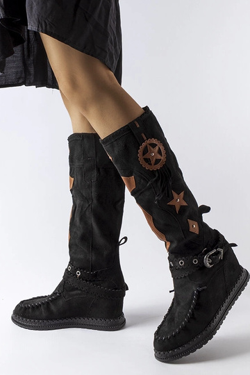 Botas pretas estilo boho...