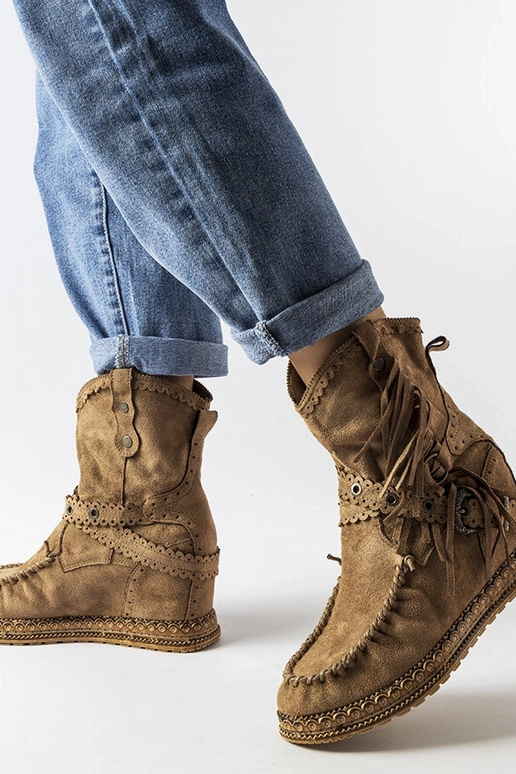 Botas Teodata marrom escuro com salto...