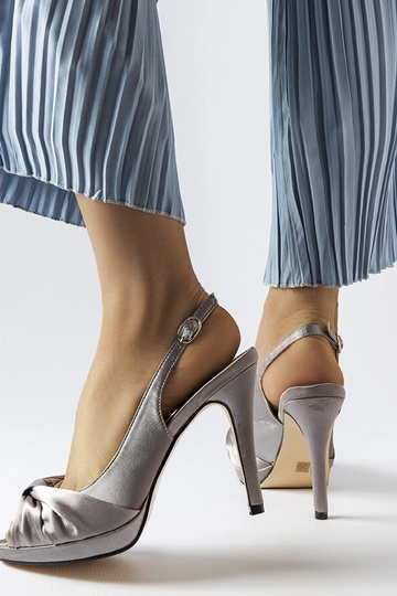 Sandálias de salto alto... 2